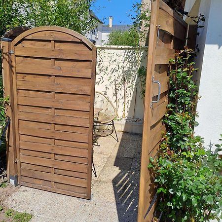 Joli Studio Au Calme Dans Un Jardin Privatif Ouistreham Exterior photo
